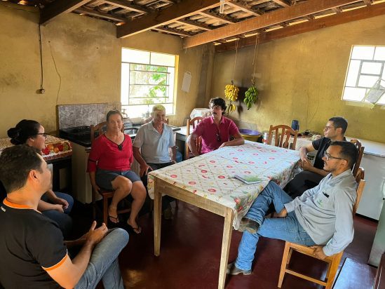 Visita à UM do Sr. Márcio e da Sra. Hosana com a equipe de técnicos da parceira executora de ATER UM e UD Tecnosol - Orizona/GO